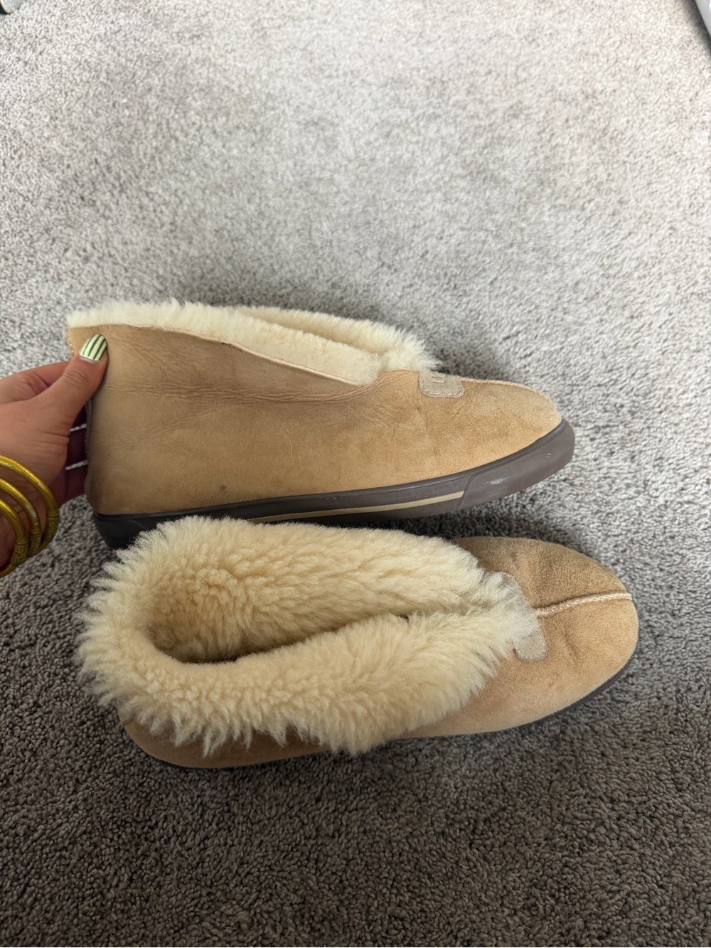 Women’s Cozy Shearling-Lined UGG Slip-On Slippers in Tan